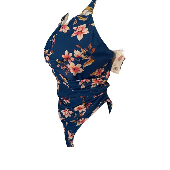 Plus Size Women’s One Piece Floral Swimsuit - Picture 2 of 5